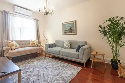 Image de 4br Midtown Toronto Retreat | Parking | Subway 5 Min Walk