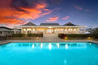 Image de 4br w/pool, centrally located - 5min to beach!
