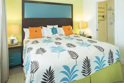 Image de Cozy 2-bedroom condo in peaceful East End with Ac and gym