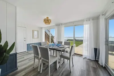 Image de Waterfront Views & Boat Dock, Spacious Home on Bay