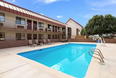 Image de Pool & Gym Onsite with Breakfast | 7 mi to Gallup museums and arts