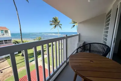 Image de Beachfront, Ocean Views & Renovated Spaces