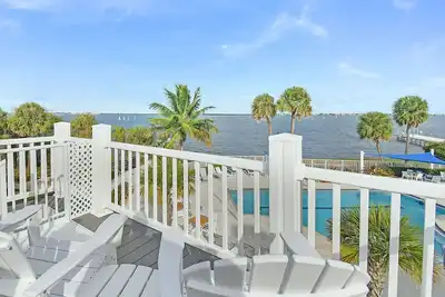 Waterfront End Unit SkyDeck, Resort Pool & River Views