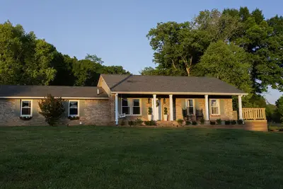Image de Thoughtfully Designed Cottage Retreat on 20 Private Acres Near Nashville