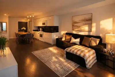 Image de Comfortable 2br Stay | Perfect Downtown Location | Free Parking