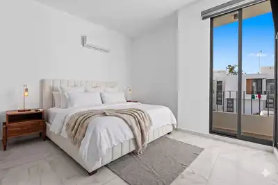 Image de Modern 3-bedroom, 2-bath Home, Pool, Playground