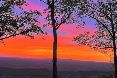 Image de Sept. & Oct. are perfect months to visit - enjoy sunset views & walk to downtown