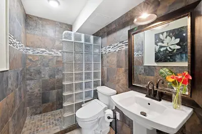 Image de Renovated 2br/2ba in Waikiki Walk to Beach