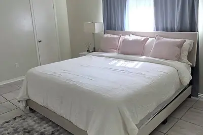 Image de Serene 5-bedroom bungalow located in a stragetic area in vibrant Houston