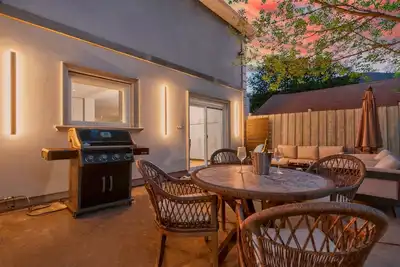 Image de Luxury Executive Home Near Airport & Downtown