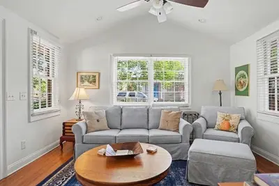Image de Jones Street and Troup Square Adjacent- 2 bed cottage - Pet Friendly