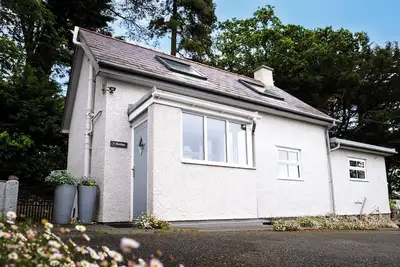 Image de Eryri View Retreat, pet friendly, with a garden in Llangoed