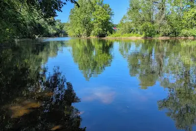 Image de 2-bedroom escape on James River w/ river access and canoe near James River Park