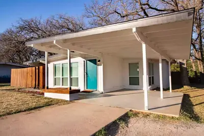 Image de Sapphire Stay. Walk to At&T Stadium! Pet Friendly!