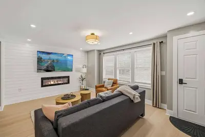 Image de Stylish Modern 4-bedroom house with Ac in charming Eggertsville