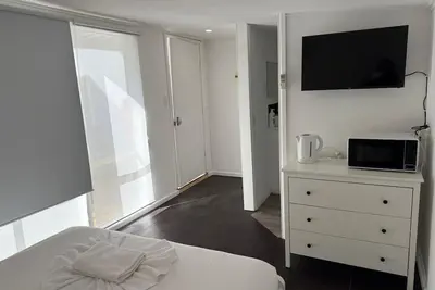 Image de Cozy Budget Studio with Ac and Private Bath