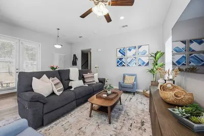 Image de Prime Arlington Stay Near At&T Stadium w/ Parking