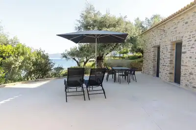 Image de A stone home by the sea for shared slow moments