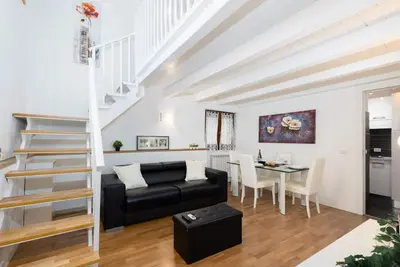 Image de Cozy 45m2 apartment, ideal for 4 people, located on the ground floor of a building. The accommodation is located in a residential area 2 steps from the famous Prada Foundation, center of culture and fashion, and a short distance from the Milano Porta Rom