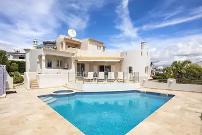 Image de Casa Pequena Torre - Charmante villa à Sesmarias avec piscine privée et vue sur la mer