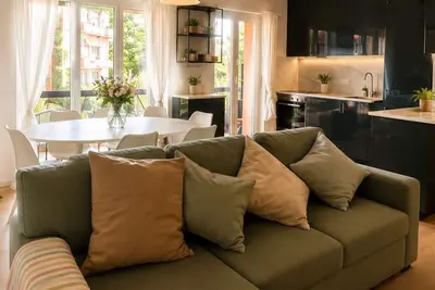 Image de Lugano 2-Bedroom with Lake Path, Free Covered Garage & Mountain Scenery