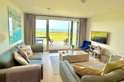 Image de Stylish Sea-View 3 Bedroom Apartment by Lusty Glaze Beach, Newquay