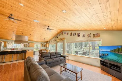 Image de New Spacious Lake Tahoe Retreat, Pool Table, Close to Town & Beaches (Sl101)