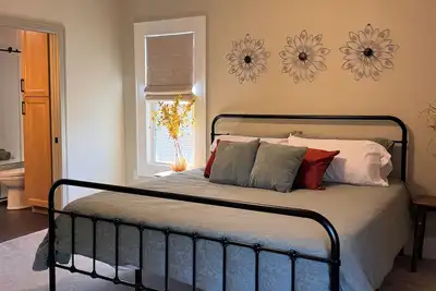 Image de Historic Downtown Brick Townhouse~Newly Renovated