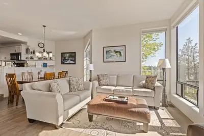 Image de New! Deschutes River Escape with Hot Tub & Views