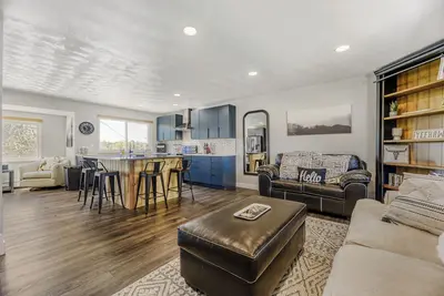 Image de Easter House | Sunroom + Fire Pit | 4 Beds