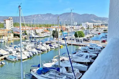 Image de Maena Esmée - 🌴Appart` de Charme - Vue Marina, Clim & Piscine