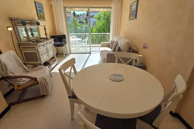 Image de Appartement 2 Pieces CLIMATISÉ Avec Garage En Centre Ville Plage A Pied