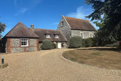 Image de Manston Court Accommodations. 3 attached properties. Sleeps up to 22 guests