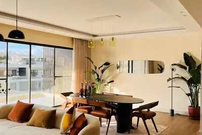 Image de Penthouse w/ Private Rooftop Pool & Lake Views