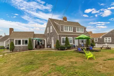 Image de Oceanfront 6br Across from Craigville Beach