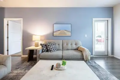 Image de Landing | Chic 2bd, Courtyard, Gym
