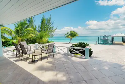 Image de Tranquil 4-bedroom 3-bath house with 50' boat dock in delightful Treasure Cay