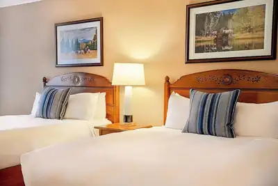 Image de Little America | Dlx 2 Queen | Quiet Privacy, Resort Feel | 2 Units