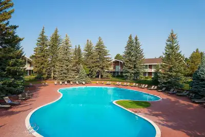 Image de 2 King | Little America | Oversized Comfort, 80 Acres, Golf, Seasonal Pool