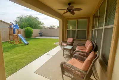 Image de 3-bedroom house in lovely Goodyear with Backyard, Gym, and Office Space