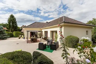 Image de Chambre d’hôtes « La Rose Trémière » avec terrasse, jardin partagés et Wi-Fi