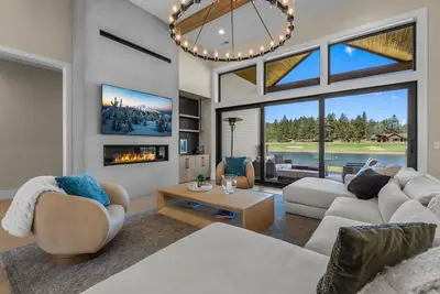 Image de Brand-New Lakefront Estate | Private Lake + Hot Tub | Outdoor Living
