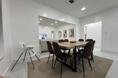 Image de Modern Miami Villa w/ Jacuzzi Near Brickell & Calle 8
