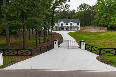 Image de Spacious 6br Fairburn Home, 15 Min to Atl & 30 Min to Mercedes-Benz Stadium