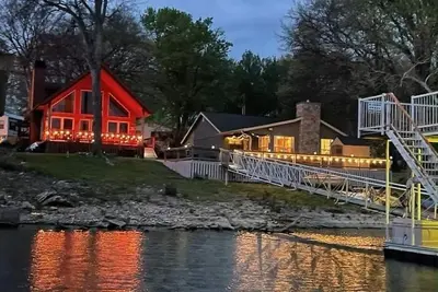 Image de 2 Lakefront homes, 1 lot, Huge Private Dock with 2 Slips - Monkey Island