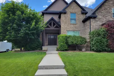 Image de Bright & Modern Private 2 Bedroom Suite in Highland