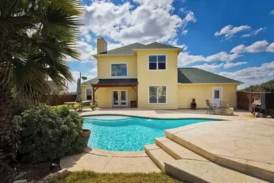 Image de Backyard Oasis in Buda