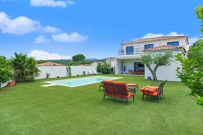 Image de Villa avec piscine privée au coeur des vignes du Chateau St Maur