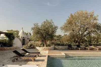 Image de Villa avec piscine au milieu d'oliviers centenaires à Ostuni