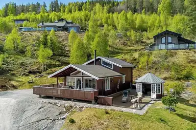 Image de Cabane avec deux salons et accès à la plage près de Nisser